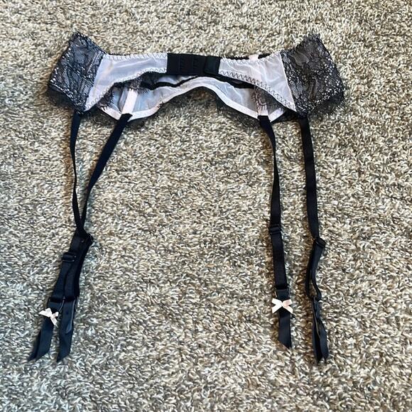 Victoria’s Secret Lace Garter Belt Black White XS Small - Picture 4 of 4